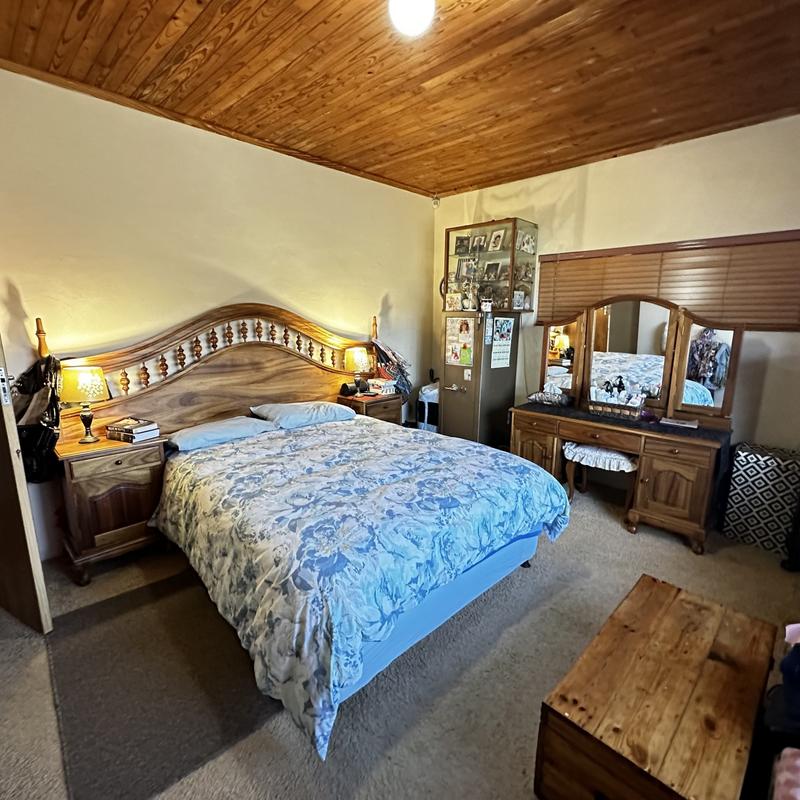 To Let 6 Bedroom Property for Rent in Glentana Western Cape